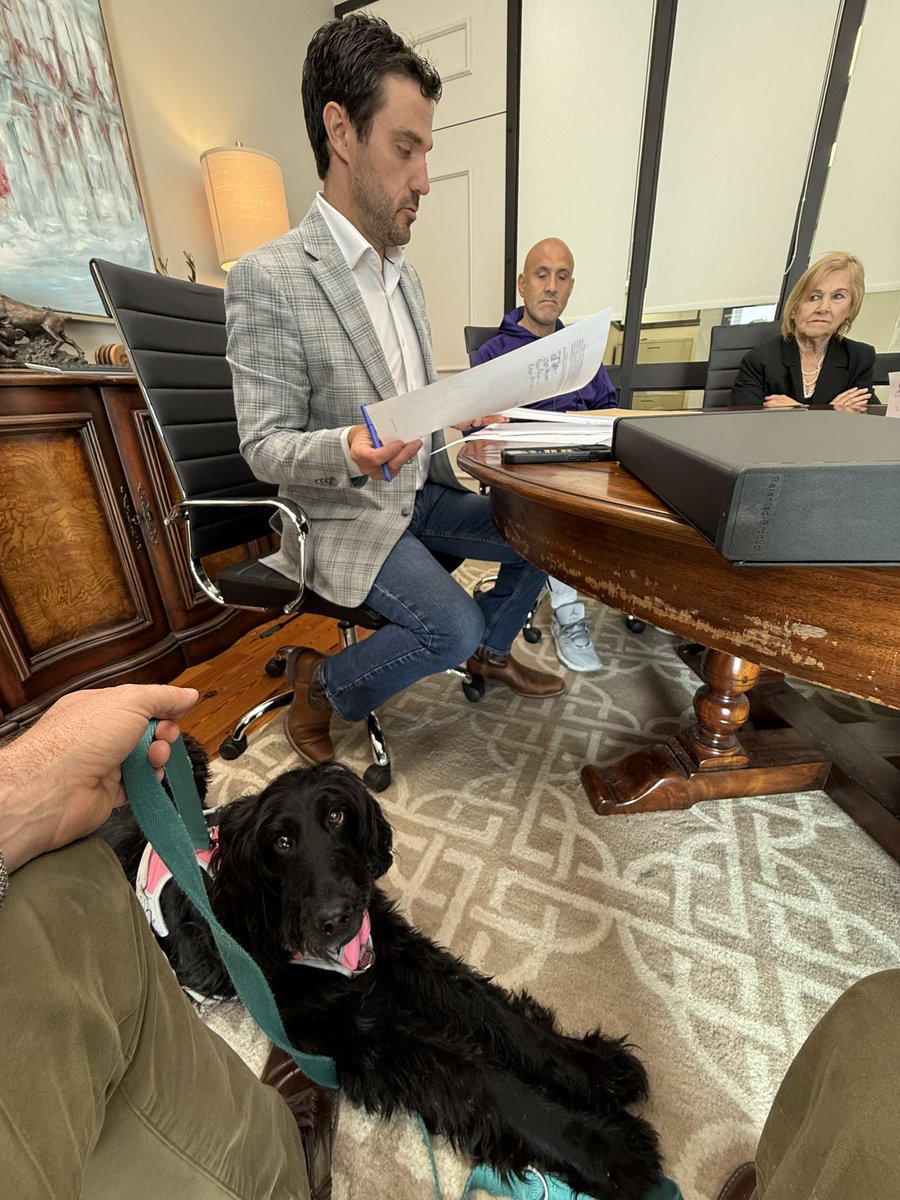 TylerAlbrecht10's tweet image. 🏡🎉 FREE HOUSE ALERT! 🎉🏡
Congrats to my amazing client, Miss Donna! After over a year 🔎, 4 failed contracts ❌, and selling her Alabama home 🏠➡️💛, she’s now in her new barndominium in Breaux Bridge near family 👨‍👩‍👧‍👦✨ #Talktotyler