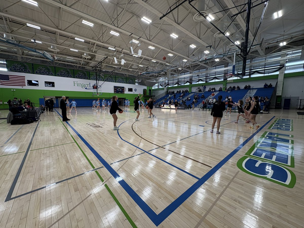 NYSTakeover's tweet image. #TodaysOffice (again)
Finger Lakes CC

Second straight week with a Fri/Sat swing at FLCC. Two Far West Regional games in the books last night, four more today with a twist from the old regional format. Winners earn a trip out my way to South Troy.

Class A: @HFLCSDAthletics vs