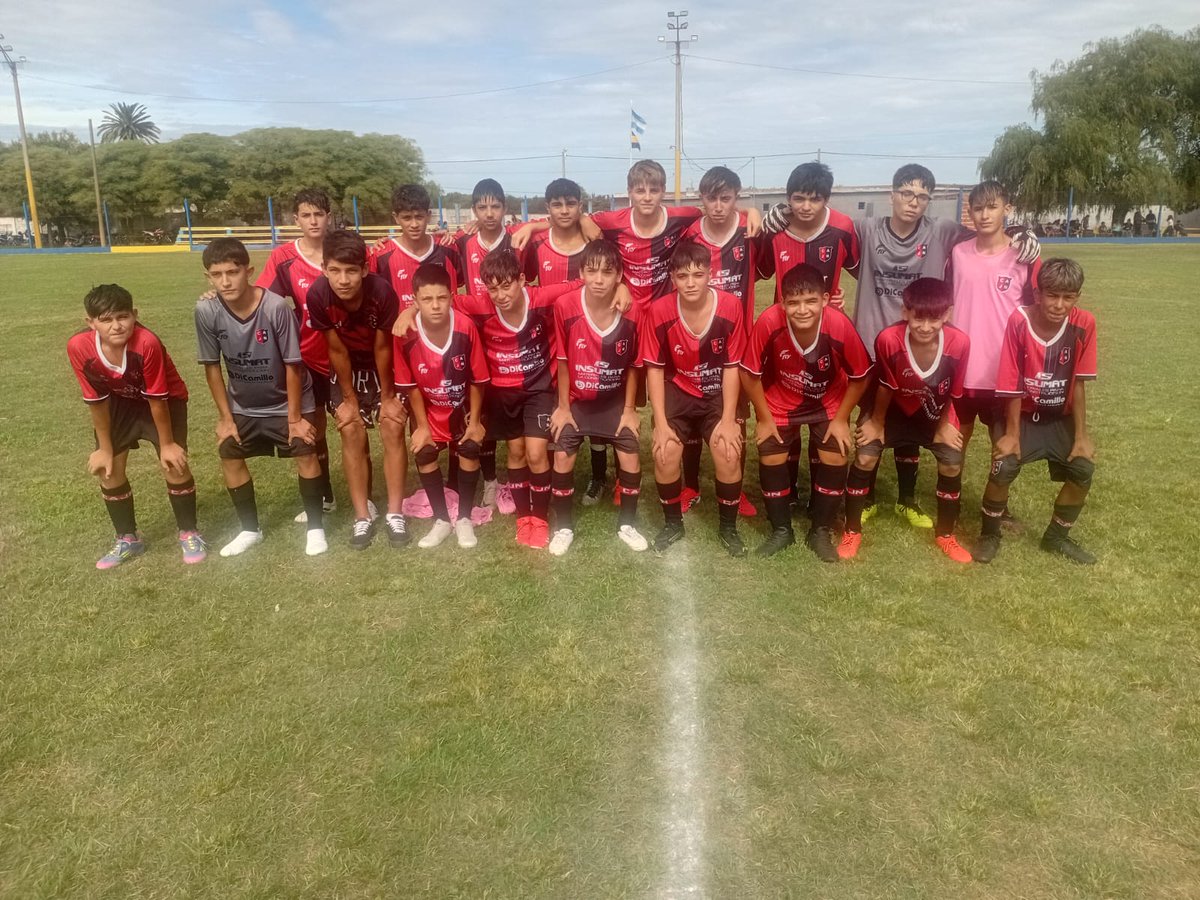 JorgeNewberyRjs's tweet image. La #Sub15, por comenzar su primer partido oficial del 2026 ❤️🖤

#VamosRojinegro