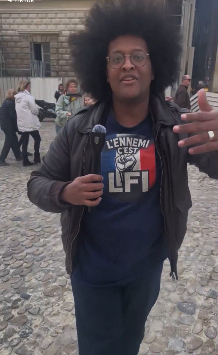 léa ✮⋆˙ tweet media