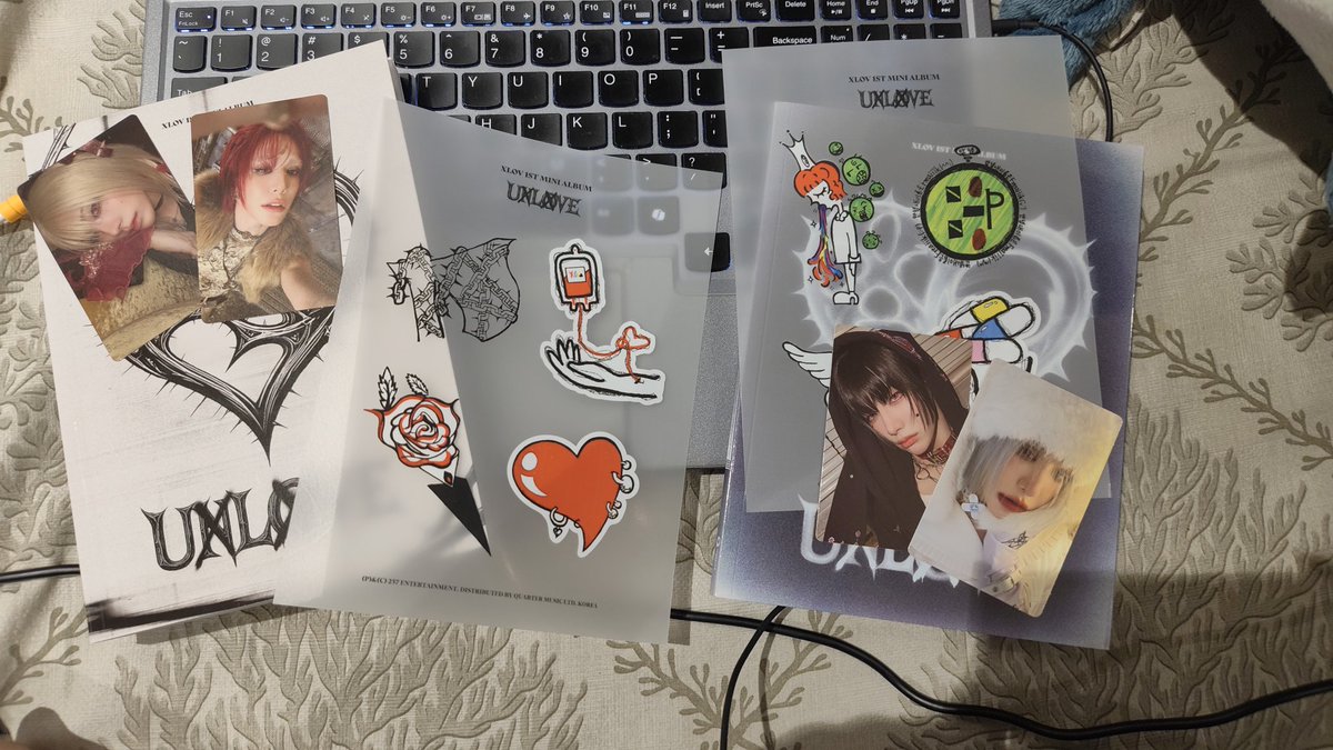binseongluvr's tweet photo. reviving this account just to say MY PREORDERED ALBUMS FINALLY ARRIVED
barbiez love me soooo bad omg https://t.co/K9rHKXeyIO