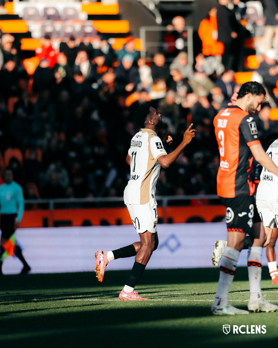 RCLens's tweet image. Odsonne Édouard, numéro 𝟏𝟏 ⚽️

L'attaquant lensois a inscrit son 𝟏𝟏𝒆 but en Sang et Or, son 10e en @Ligue1 cette saison. 

#FiersDEtreLensois #FCLRCL