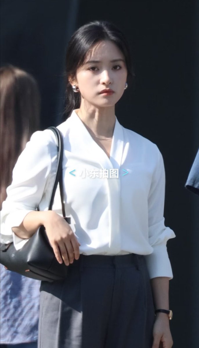 막 월이 너무 어른여자고 이전작에서 완전 이미지 변신해서 성숙해졌는데 이제 남편인지놈편인지는 개철부지개남편이고