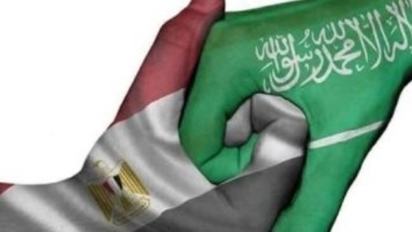 حقيقة ،،

في مصر هناك 120 مليون إنسان ،،
الأغلبية منهم مسلمين من أهل السنة والجماعة ،،
يعرفون قدر ومكانة السعودية معقل عقيدتهم ،،

وهناك جهلاء يتعاملون مع رأي 10 أو 20 مصريا ، كأنه رأي عام يمثل حكومة وشعب مصر ،،
لا حرمنا الله إخوة العقيدة ، في مصر الإسلام والسنة ،،
🇸🇦💚🇪🇬