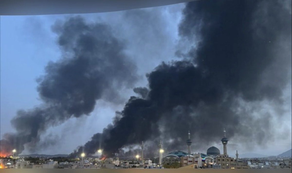 's tweet image. ╭━━━ 🚨⚡️ BREAKING ⚡️🚨 ━━━╮
🇺🇸🇮🇱🇮🇷 Visuals from Isfahan, central Iran, following heavy U.S. and Israeli airstrikes