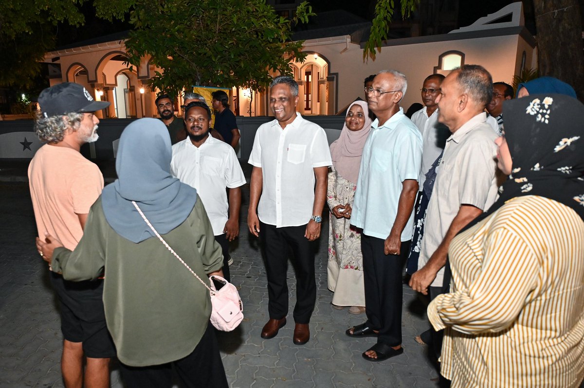 kudey_a's tweet image. ވިލިމާލެ ދާއިރާގައި ކެންޕެއިން ދޮރަށް ދޮރަށް ހިންގެވުން ކުރިއަށްދަނީ. 
@adamazim @shaaamaan10 @reesha_a 
@ibusolih @mpgapo 
#HeyvallaThayyaru 
#GearUp
#LCE2026
#WDC2026
#VoteMDP