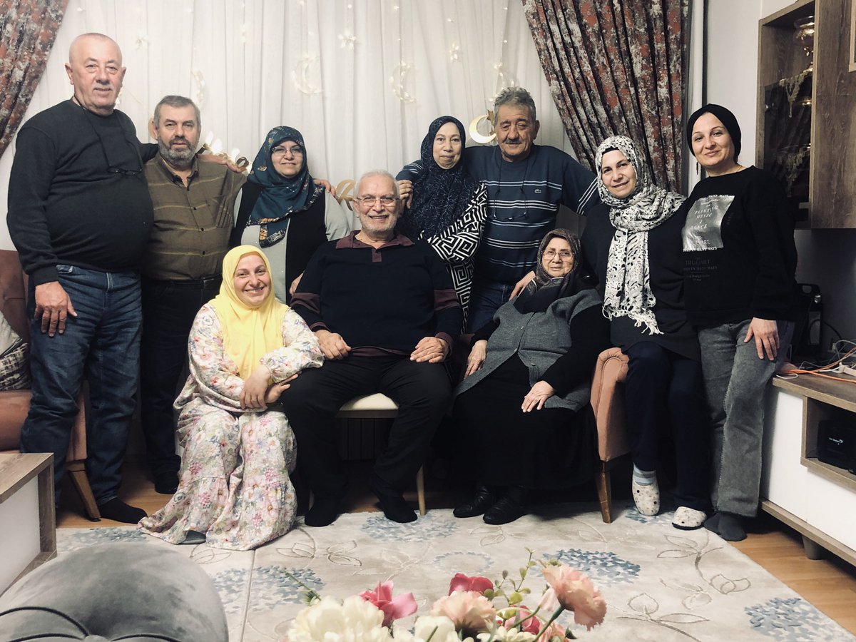 MKARABBER's tweet photo. Gönüllerin bir olduğu, duaların paylaşıldığı bir Ramazan akşamında; kıymetli annemiz Güner Karabiber, canım kardeşlerimiz ve eşleri, amcaoğlumuz ve eşi ile iftar soframızda buluştuk. Rabbim birliğimizi, beraberliğimizi ve soframızın bereketini daim eylesin.

#Hayırlıİftarlar https://t.co/84KLNlenRK
