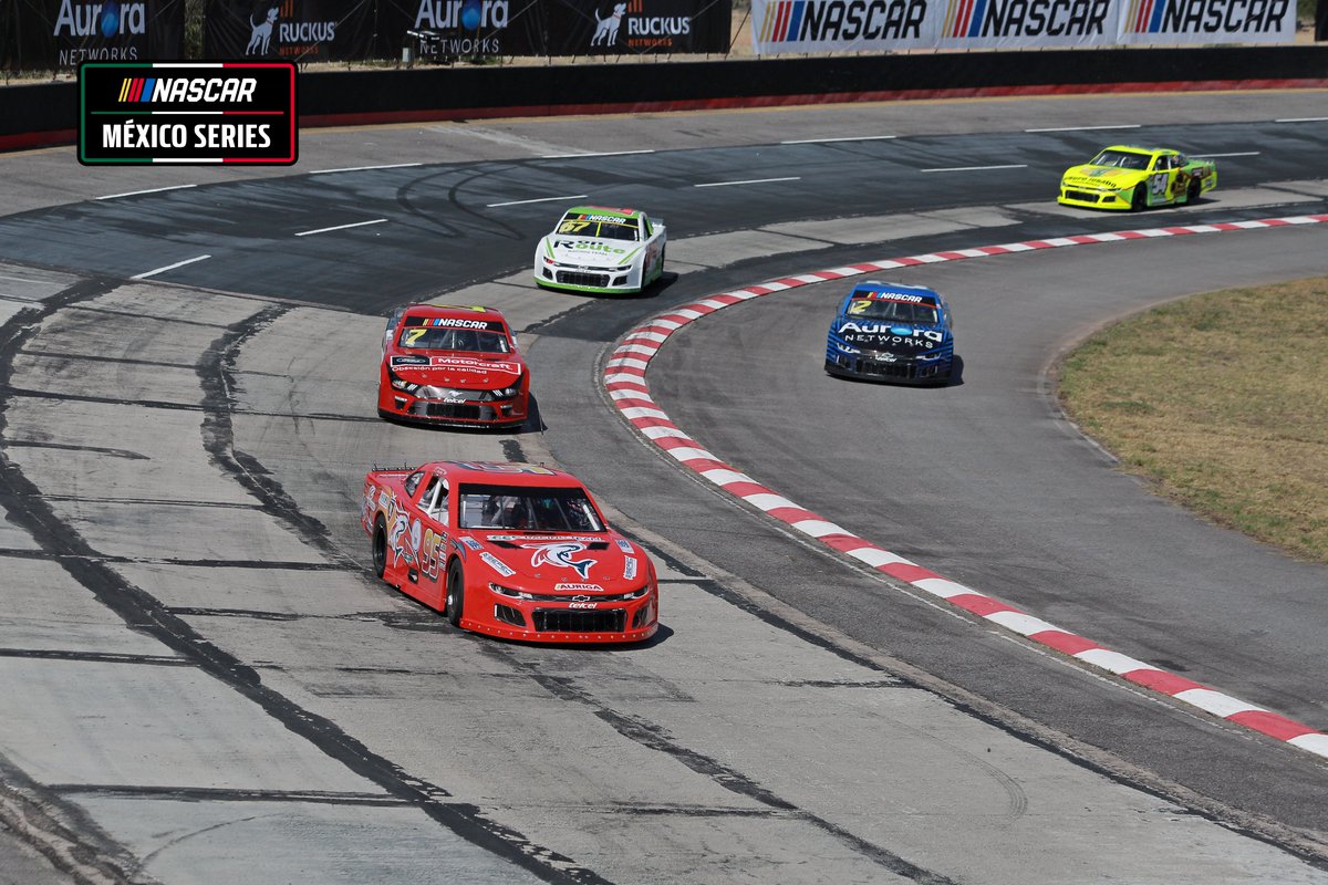 NASCARMex's tweet photo. El color invade la pista del Súper Óvalo Potosino⏱️

#NASCAR #NASCARMéxico #NASCARMex #NASCARMx #LaPotosina200 https://t.co/eDVQRC0YTm