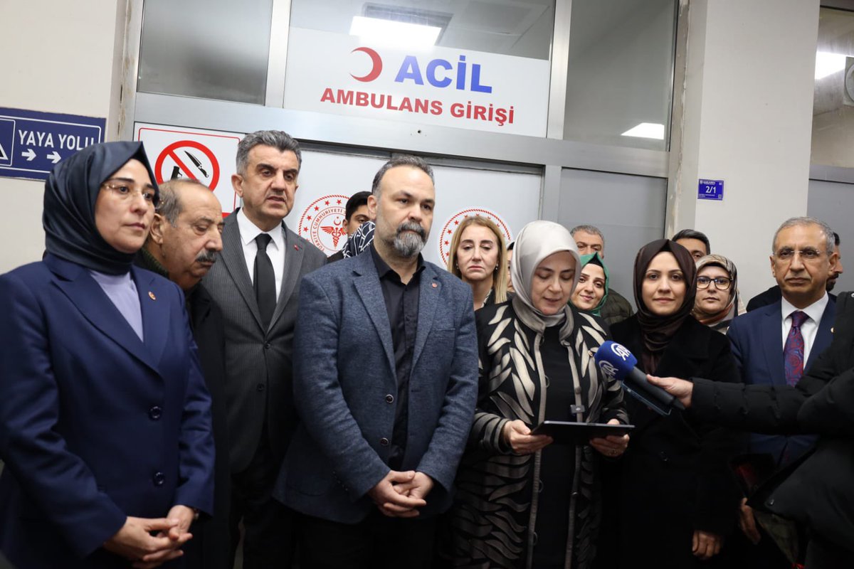 milhamigunbegi's tweet photo. 📍Mehmet Akif İnan Eğitim Araştırma Hastanesi

AK Parti Genel Merkez Kadın Kolları Başkanımız Sayın @tugbaisikercan, Genel Merkez Kadın Kolları MYK ve MKYK üyelerimiz, Milletvekillerimiz @ProfDrDusak, @malicevheri, @CYAZMAC, @HikmetBasak_63 ve MKYK Üyelerimiz ile birlikte 14 Mart Tıp Bayramı vesilesiyle Mehmet Akif İnan Eğitim ve Araştırma Hastanesi’ni ziyaret ederek fedakârca görev yapan hekimlerimiz ve sağlık çalışanlarımızın gününü kutladık.

Görevlerini büyük bir özveriyle yapan sağlık çalışanlarımıza minnettarız.

#RamazandaŞanlıurfa
#MilletimizleYolumuzBir
@Akparti @abuyukgumus @hakanaksu058 @farukaytek @AKKADINGM