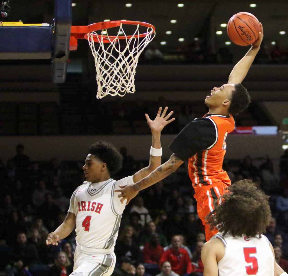 JakeFurr11's tweet photo. Davion Mack with the emphatic jam in the first quarter! Stinking ref.... https://t.co/MDH23QPKcJ