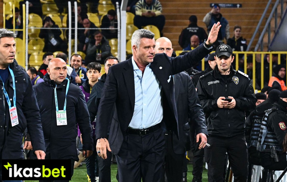 Hakemler hakkımızı yer, sen susarsın.
Hakemler rakibimizi kollar, senden ses çıkmaz.
O yüzden Sadettin saran istifa.
#SadettinSaranİstifa