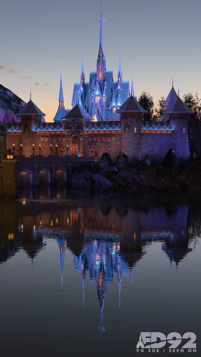 ED92Magic's tweet photo. 🌙✨ A night view to remember!
Adventure Way and World of Frozen are beautifully lit up, showing off the magic of Disney Adventure World after dark 🌟❄️
#DisneyAdventureWorld #WorldOfFrozen #AdventureWay #DisneylandParis https://t.co/QO6rvJLF60