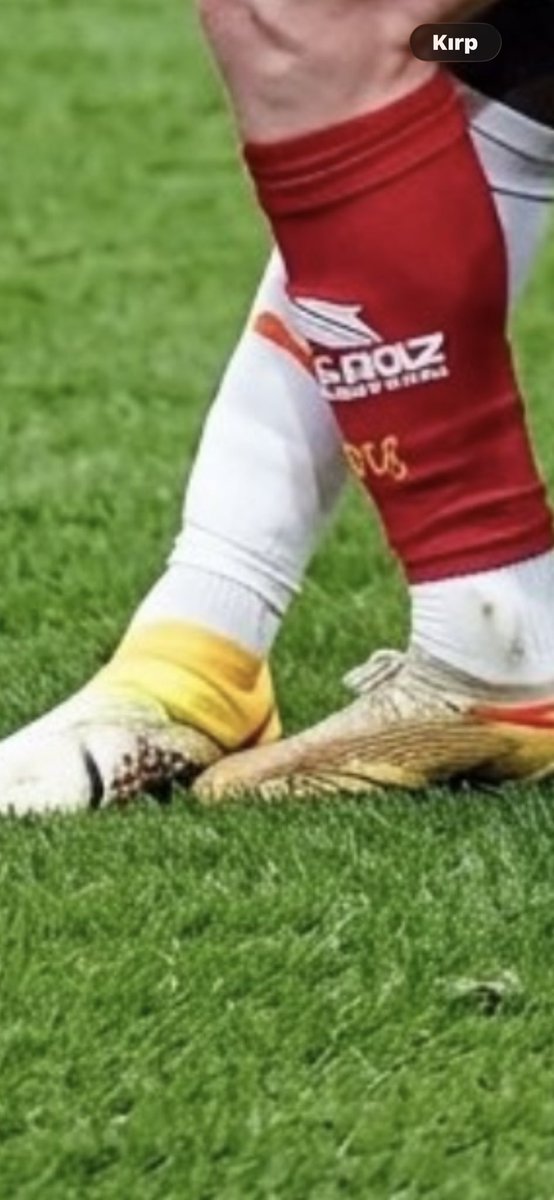 Gs’lı futbolcunun parmakları kırılacakmış nerdeyse bence sarı değil direk kırmızı çıkmalıydı! #GSvİBFK