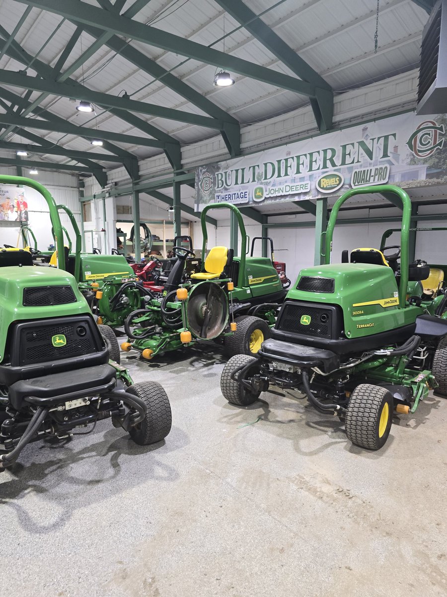 kevinkline39's tweet image. Training 101 with @RevelsTractor with host course @OakmontCC . Thank you for adding to our job knowledge and helping us give our courses the added touches. #education #educational #bernhard #johndeere #equipment #equipmentmanager #technicians #ourtechsupport