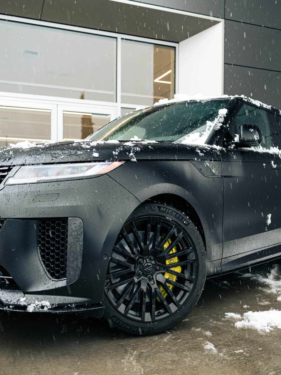 FieldsAuto's tweet image. The apex of luxury. 👑 This Range Rover SV (Stock L25834) at Land Rover Bellevue redefines what’s possible on four wheels. Bespoke craftsmanship meets legendary capability. See more: landroverbellevue.com

📸 Michael Nguyen

#RangeRover #LuxuryCars #SV #LandRover