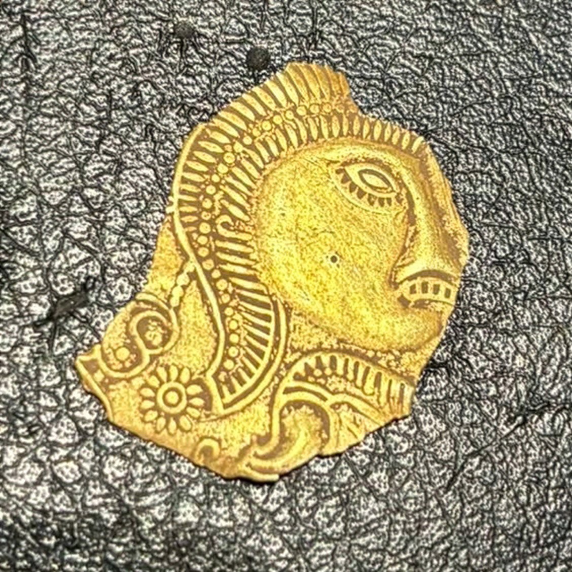 _Treasure_Kings's tweet photo. Fresh Danish gold mystery! 🇩🇰
  Detectorist Eddie Jensen Hvingel dug this tiny #gold piece (~1.5x2.5 cm) today - human profile head with wild hair, eye, beard/mouth details.
  Looks like pre-Viking gold foil figure (Vendel/Migration Period vibes, 5–7th c. AD) - maybe amulet, appliqué or votive?
  Help ID it! Pre-Viking Germanic god/hero? Or something else? Drop thoughts below 👇
#treasurehunting #metaldetecting