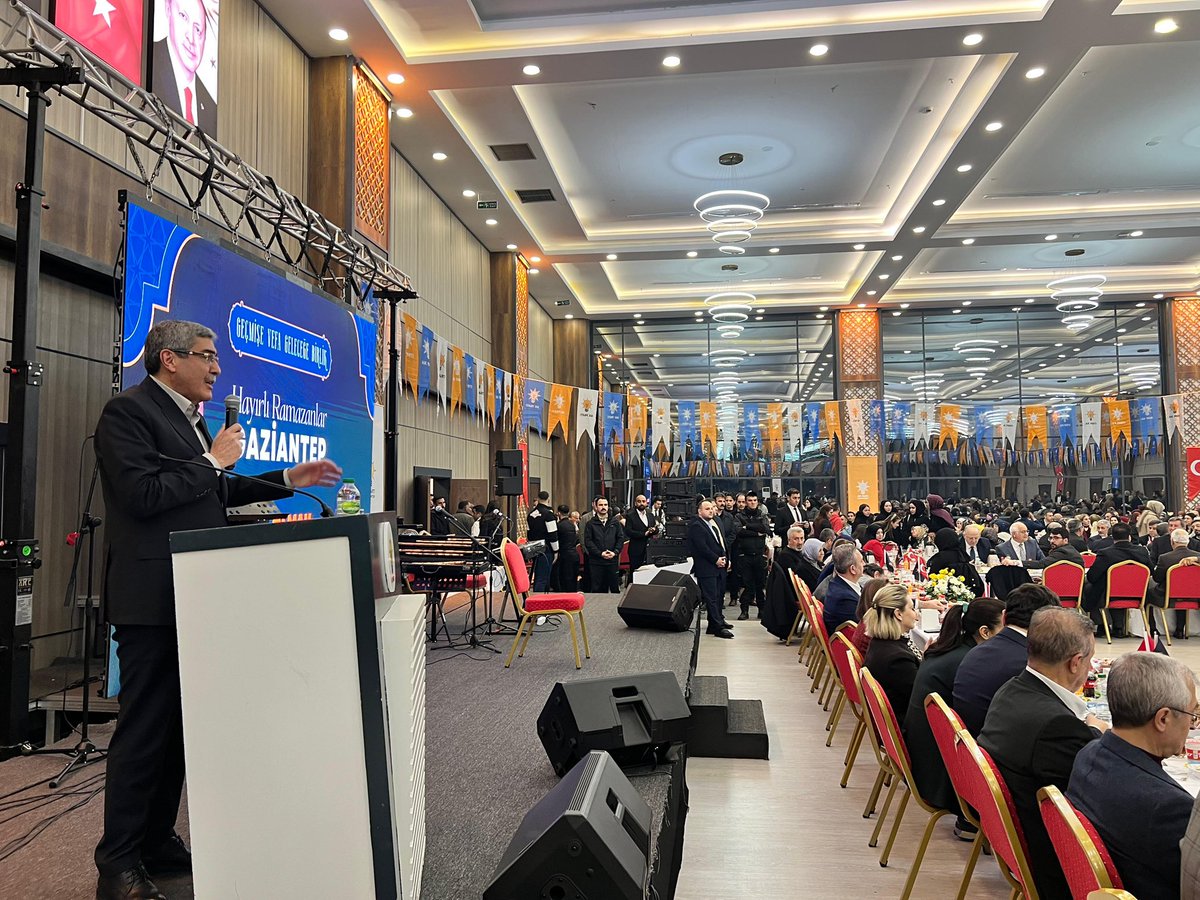 AK Parti Gaziantep İl Başkanlığımızın ev sahipliğinde gerçekleştirilen iftar programına katılım sağlayarak, kıymetli teşkilatımızla bir araya geldik. 

Mübarek #Ramazan ayınının son günlerinde Cenab-ı Allah’tan, birlik beraberliğimizi daim eylemesini niyaz ediyor; AK Parti