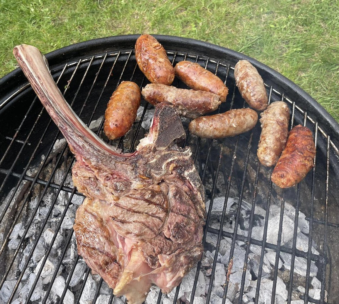 valledelsasso's tweet photo. Profumo di carne alla brace, sapori antichi, gusto di ciccia contadina… entro domani potete ordinare per la #venditadiretta Speciale #Primavera 20-21 marzo! Info su prodotti, tappe e modalità di consegna in sezione blog sitoweb https://t.co/95X0u9c8YG!🥩🌺👩🏻‍🌾 #sabato #buonweekend https://t.co/EjEYp2Pwwd