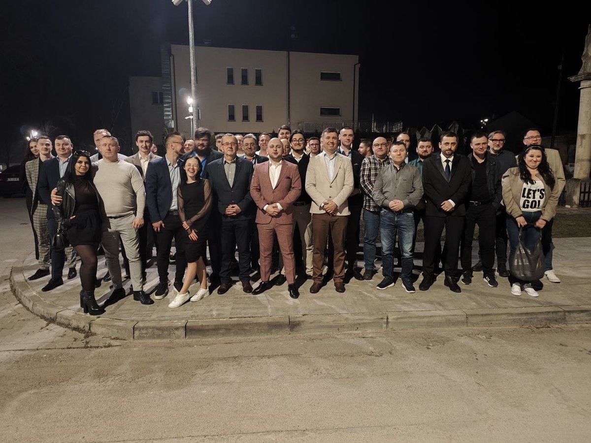 Dziś jako gość honorowy na spotkaniu okręgu Świętokrzyskiego <a href="/Nowa_Nadzieja_/">Nowa Nadzieja</a> <a href="/KONFEDERACJA_/">Konfederacja</a> <a href="/MichalCichy/">Michał Cichy</a>. Świetna drużyna!