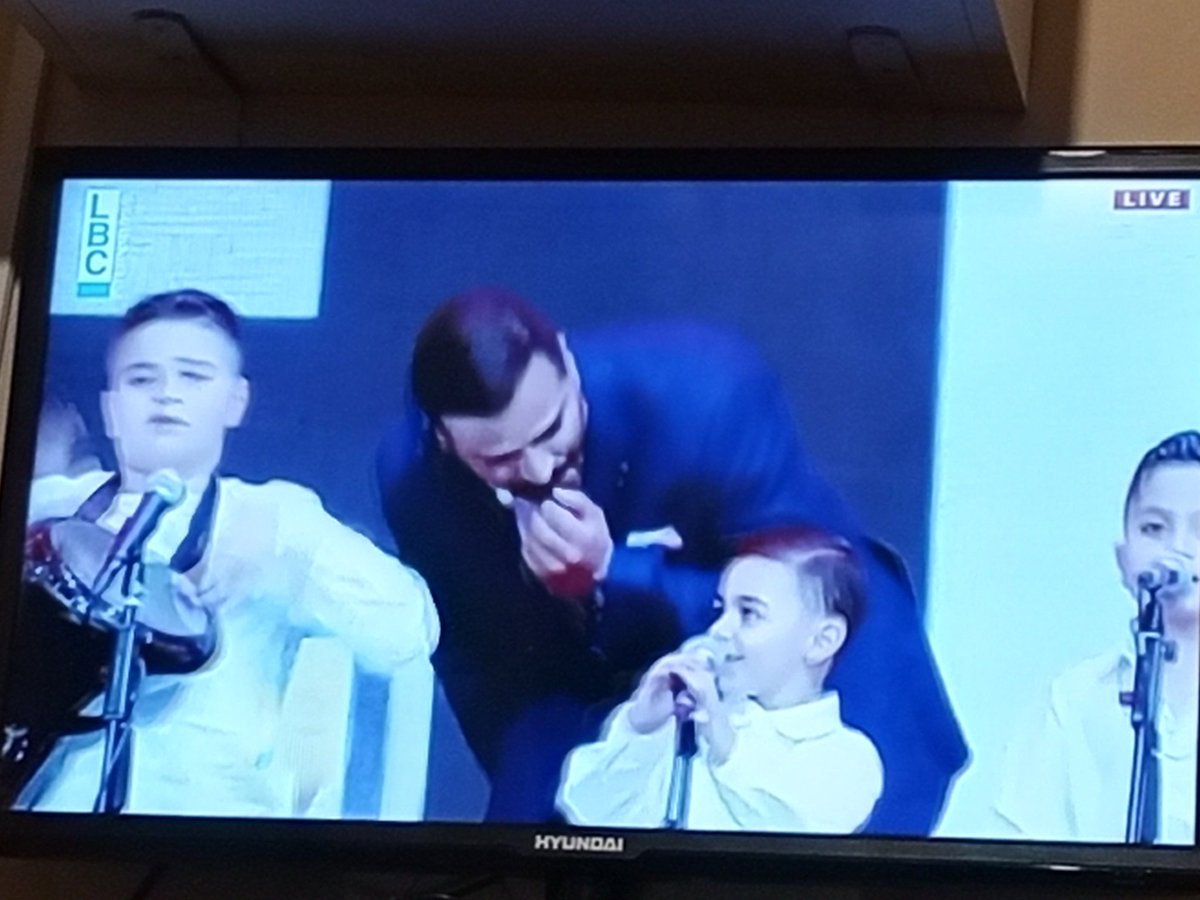 AndreaHadchity's tweet photo. @WissamRHanna @LBCILebanon 
و لا أهضم من هيك😍😍😍❤️❤️❤️
#أكرم_من_مين #وسام_حنا https://t.co/cYtcmkOEBk