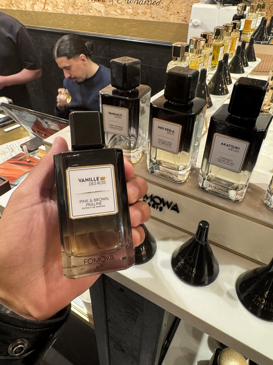 mehdi_n10's tweet photo. On a cassé notre jeune en parfumerie #matrixé #labus https://t.co/DodbijSOdB