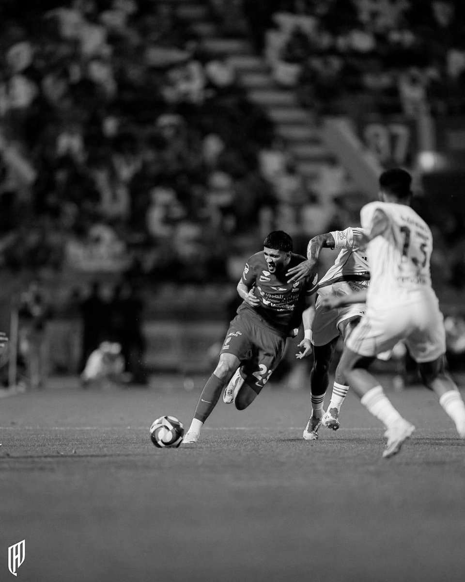 عاجل — رسميًا:

غياب جهاد ذكري للإصابة بتمزق بالعضلة الخلفية
مدة الغياب: (4/5 أسابيع) ❌

نهاية موسم وليد الأحمد لإصابته بالرباط الصليبي ❌

#القادسية