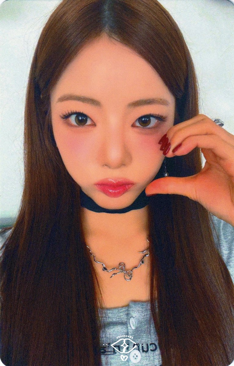 ANAASCANS's tweet photo. PURPLE KISS  퍼플키스 
A VIOLET TO REMEMBER RBW cafe  photocard scan 

#PURPLE_KISS #A_VIOLET_TO_REMEMBER #BREATHE #퍼플키스 #고은 #도시 #이레 #유키 #GOEUN #DOSIE #IREH #YUKI #purplekissscans https://t.co/IosAnhjVEy