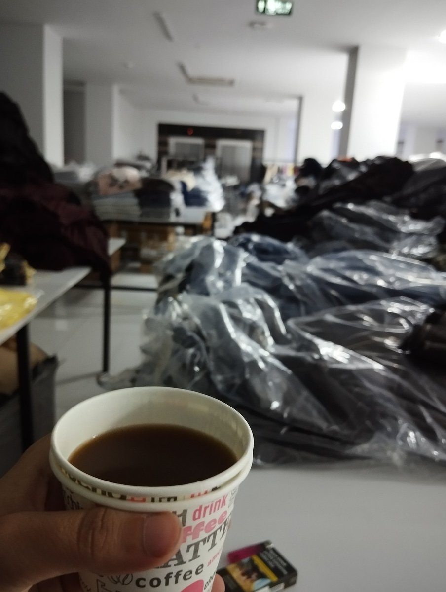 Mineeguney's tweet photo. Is çıkışı kahve içmeye gideceğimizi duyan müdürümüz bizi mesaiye bıraktı. Sonuç olarak kahve içildi ama mekanı tutturamadık https://t.co/Wj8hZMkXl8