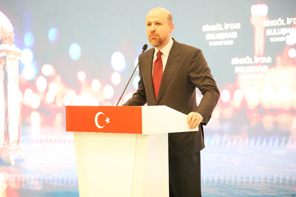 Akbingol_M_ilce's tweet photo. Cumhurbaşkanı Yardımcımız Sn. @_cevdetyilmaz İlim Yayma Vakfı Mütevelli Heyeti Başkanı Sn Necmeddin Bilal Erdoğan ile birlikte İl Başkanlığımız tarafından düzenlenen iftar programında kıymetli dava arkadaşlarımızla bir araya geldik. 

@FeyziBerdibek1 @Korkutata_Zeki https://t.co/vba57FdAQz