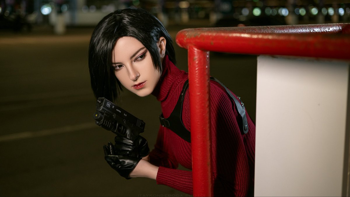 A_J_cosplay's tweet photo. A little collection of Ada with guns! Just be careful - she has perfect aim, so she might already be targeting your hearts❤️  
•
Ada Wong Cosplay
•
#AdaWong #ResidentEvil #RE4 #REBHFun #cosplay https://t.co/gayhiJTMGO