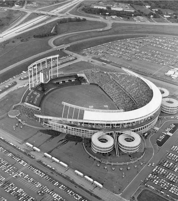 BBGreatMoments's tweet photo. Aerial view of Royals Stadium in 1973. The Royals still currently play there making it the 5th oldest stadium in MLB. https://t.co/015j91b6IB