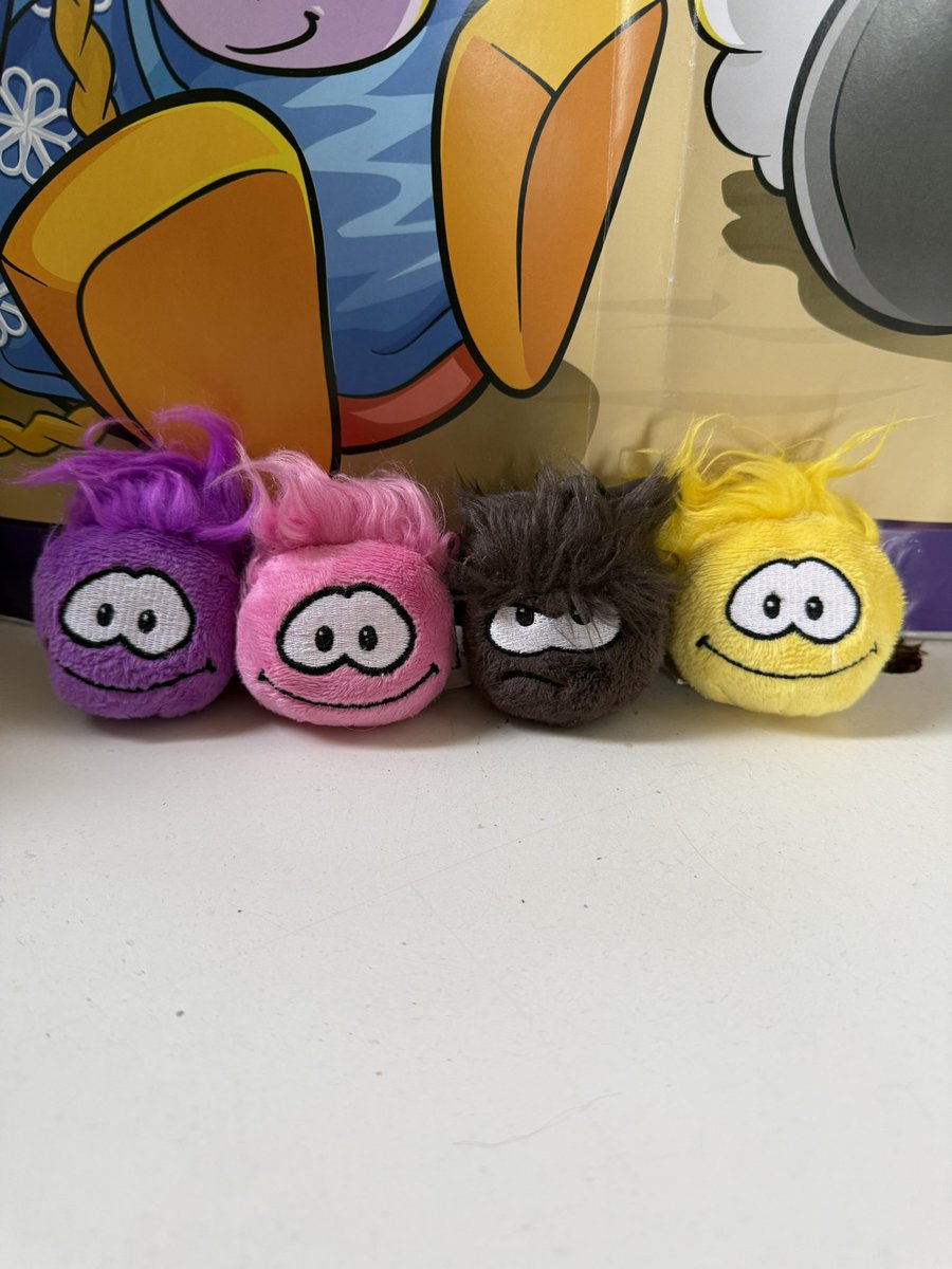 Puffle keychain (2007)
meus xodós 🥹