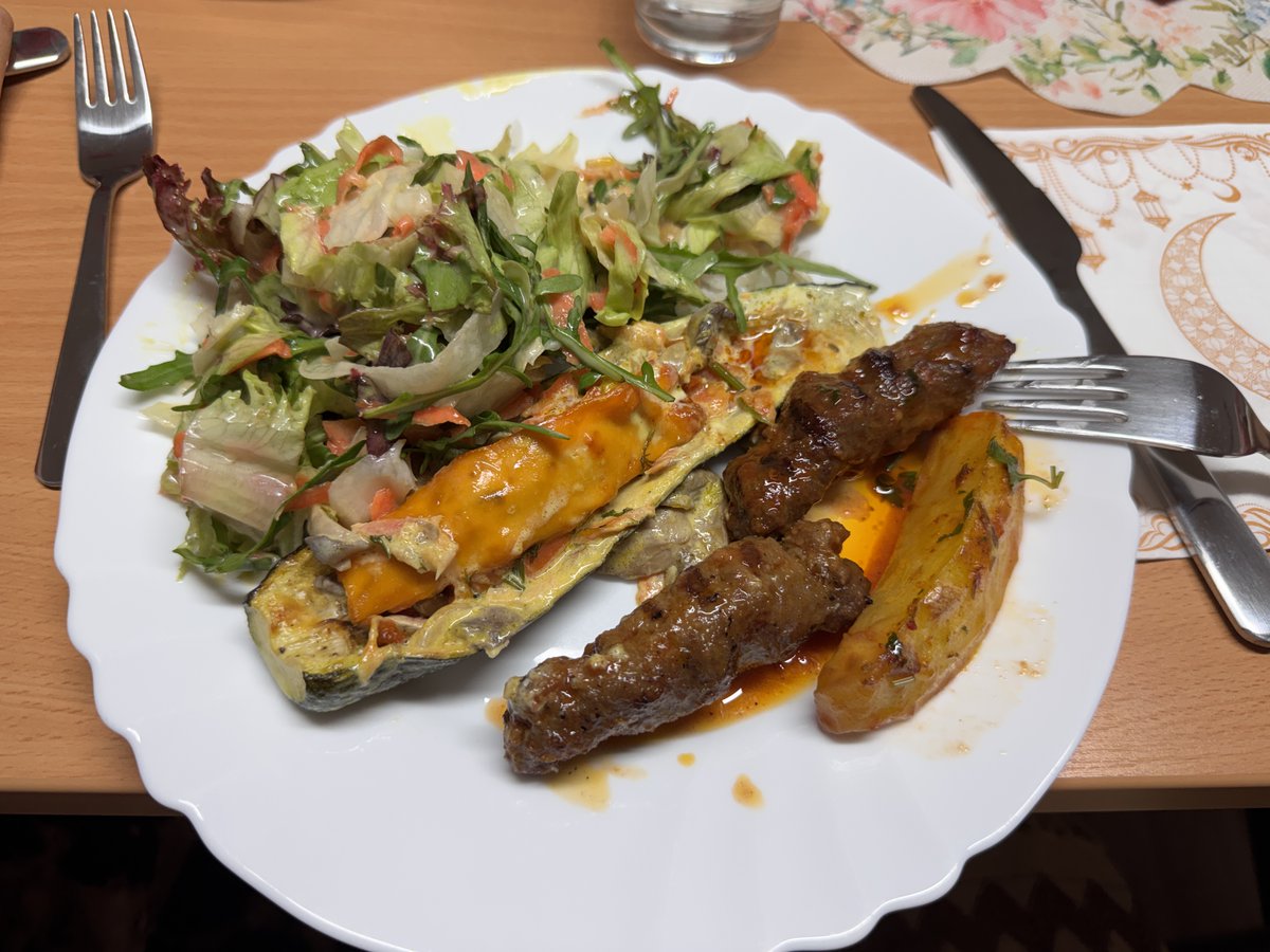 LunaMaya tweet media