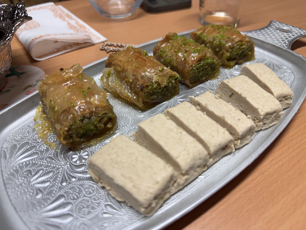 LunaMaya tweet media