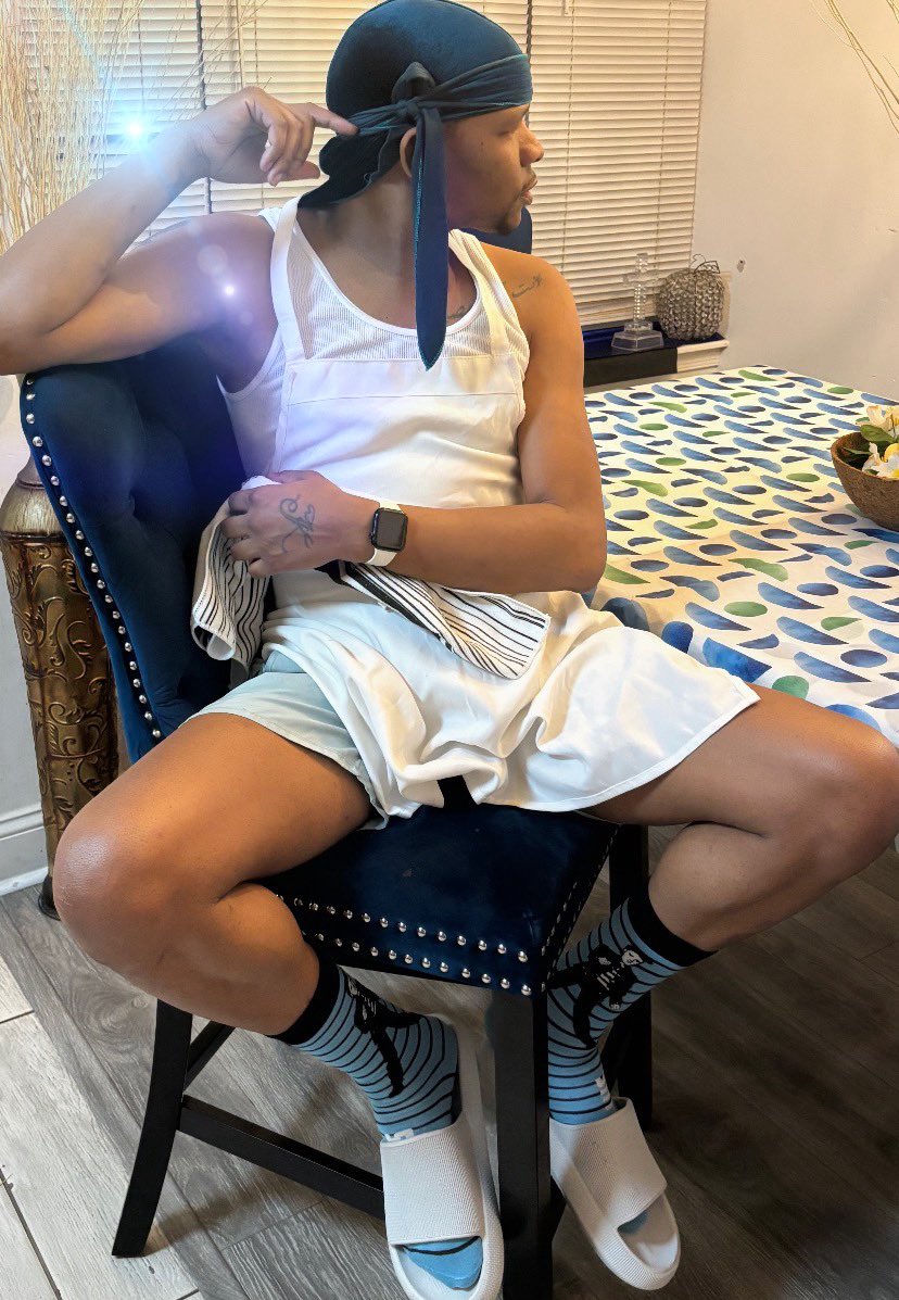 PRETTYCITYBOY's tweet photo. Debating on lunch https://t.co/XJ9psyAvFc