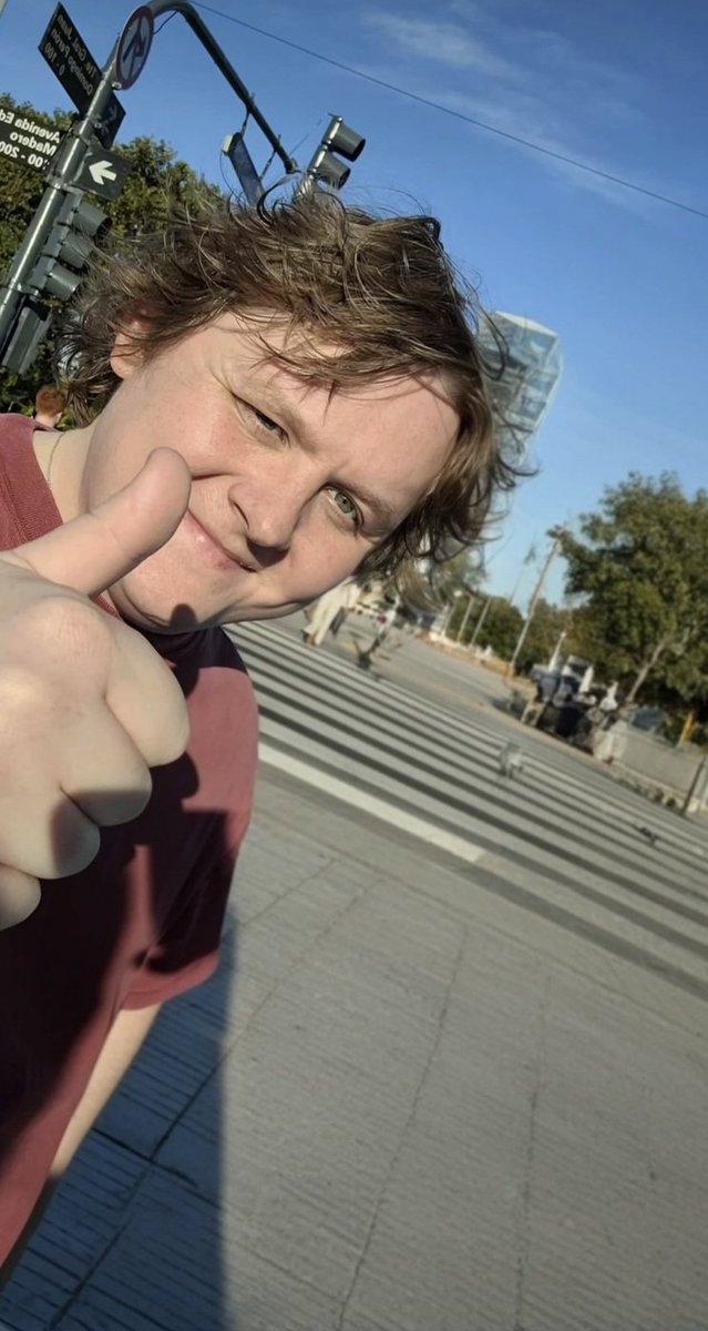 Bee 🐝 tweet media