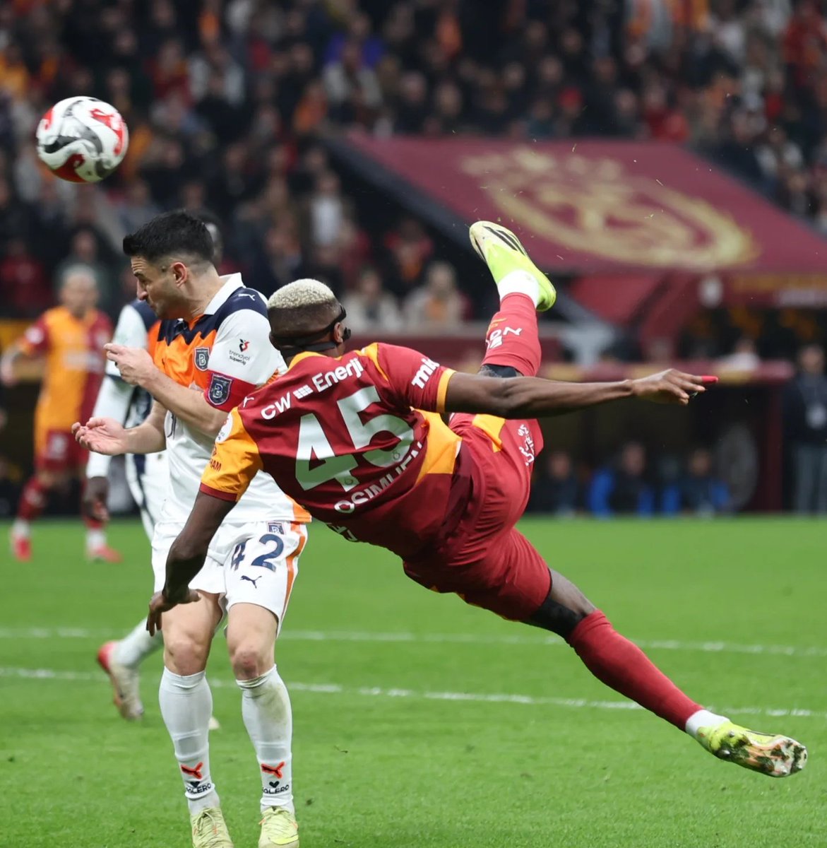 forzacimbom's tweet photo. VICTOR OSIMHEN 🤯 https://t.co/2H8wvK9stL