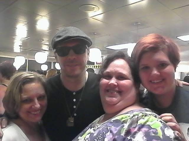 DDubsSCGirl's tweet photo. Found out today that a dear friend that I’ve know for over 30 years who was also a  blockhead sister passed away yesterday suddenly. Please keep her family in your prayers. Here is a throwback to one of our best nights together  We met @DonnieWahlberg after a show. https://t.co/ehIvnyky0L