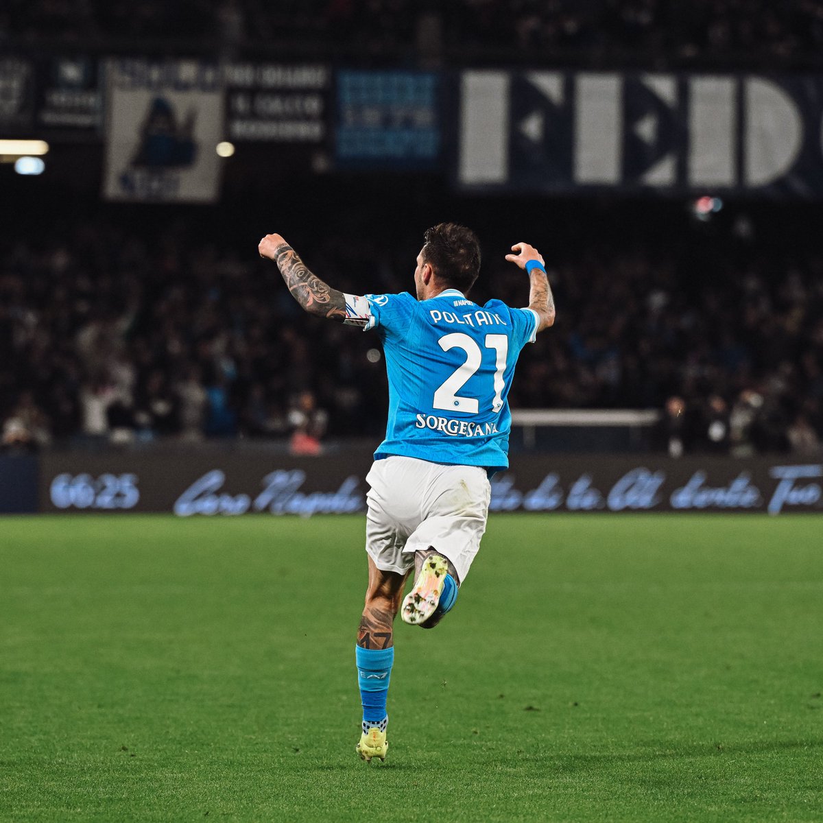 Oggi ci è andata veramente di lusso.

Ma tre punti troppo importanti per continuare a dare un senso a questa disgraziata stagione.

Adesso bisogna capire bene come gestire i vari rientri.

Forza #Banda ❤️

#ForzaNapoliSempre