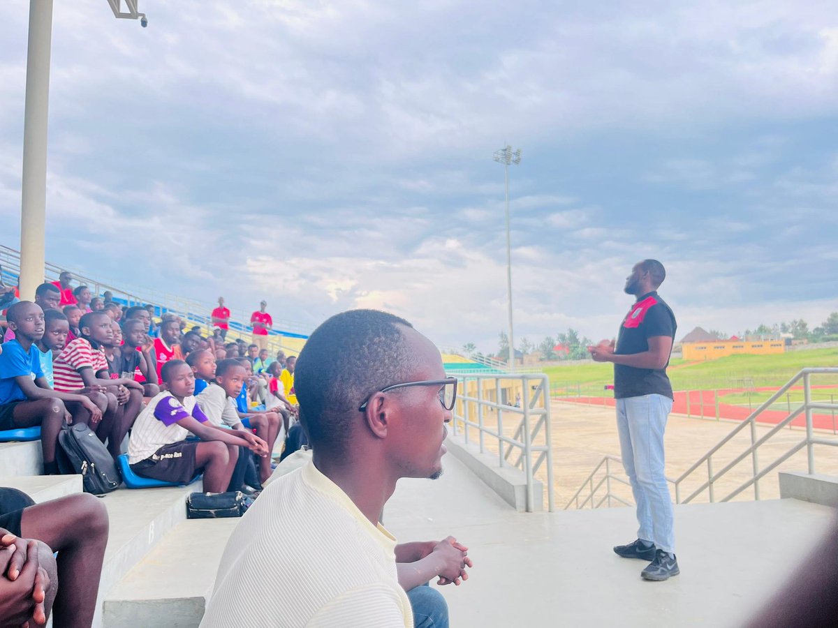 Nyakubahwa Vice Mayor Madamu Murekatete Juliet yahaye urubyiruko ubutumwa bwo :

🔵Kwirinda ibiyobyabwenge n’inzoga z’inkorano.

🔵Kwirinda ihohoterwa rishingiye ku gitsina 

🔵Gukunda igihugu no kurangwa n’indangagaciro z’ubunyarwanda.
<a href="/rpfinkotanyi/">FPR-Inkotanyi</a>