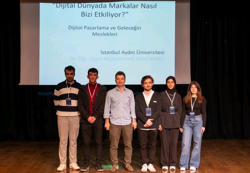 IAUubyo's tweet photo. ÜNİDES projesi kapsamında,  IAU Think&amp;Thank Kulübü öğrencileri tarafından hayata geçirilen "Rotam Yazılım" etkinliği ile lise öğrencileriyle bir araya geldik. Hocalarımız Prof.Dr. Ali Okatan ve Dr.Öğr. Üyesi M. Talha NARCI ufuk açıcı konuşmalarıyla öğrencilerimize ilham verdiler https://t.co/1YrT4ZK6sK