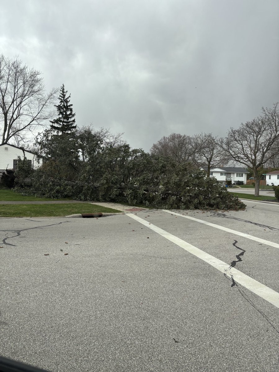 BrandiMansell's tweet photo. @NWSCLE North Olmsted https://t.co/dBM22NXhuH