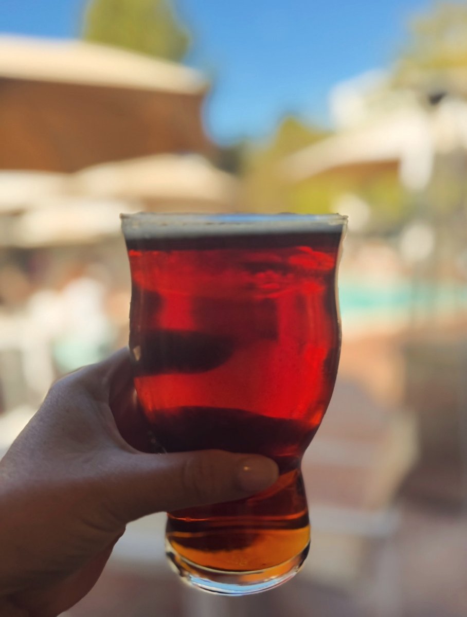 PASheraton's tweet photo. Sunny skies ahead in Palo Alto ☀️ Pool days are officially here! Kick back poolside with an ice-cold beer or your favorite craft cocktail and soak up the California sunshine. 💦🍹 #PoolDays #SunnyPaloAlto #SheratonPaloAlto https://t.co/4jMeEJBNe9