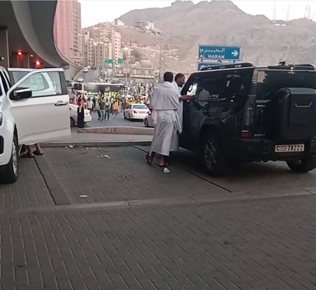 اصحاب حجة ضمو اصحابكم اقسم بالله ان 90% من الشحاتين من حجه، عيب عليكم والله ما لقيت شحات في السعودية الا ويطلع من حجه، المنشور مش عنصري ولا مناطقي لكن الموضوع زاد عن حده، اشتغل مثل بقية الناس ولا بيع ماء في الجولات ولا تكونو تشحتو، سمعه مش تمام.