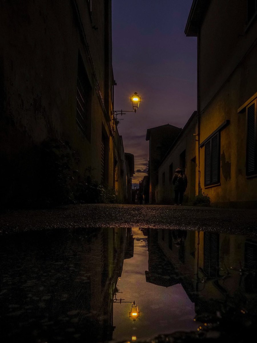 Pkostanzo's tweet photo. Cascina, Pisa | 2026 #sunset #streetphotography #cascina #pisa #lights https://t.co/RaEZ554nwD