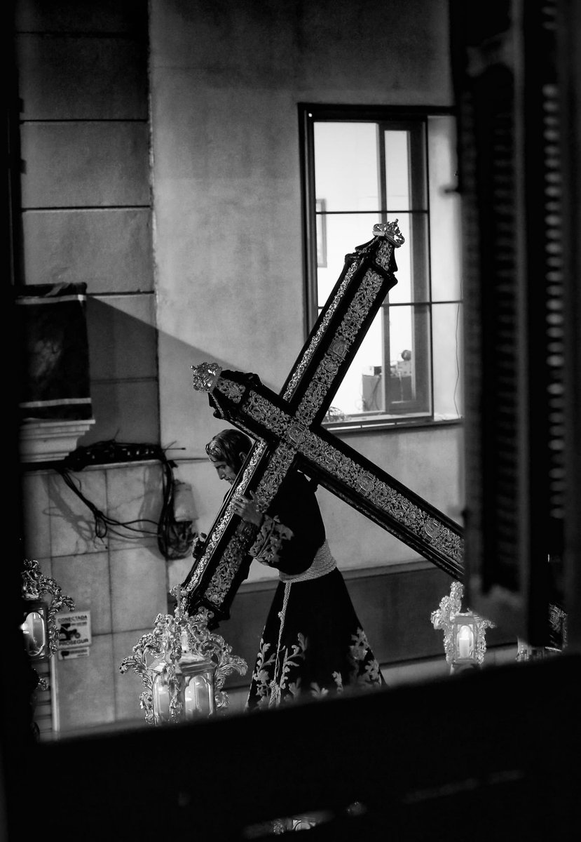 Media noche.  Se acerca el Nazareno
￼