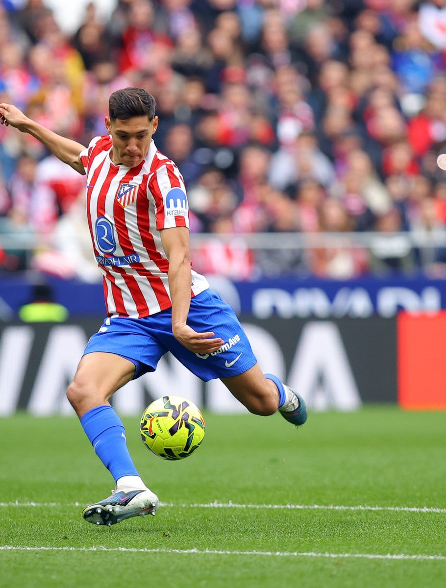 siempreatletico's tweet photo. #AtletiGetafe 1-0😅Un golazo espectacular de Nahuel Molina⚽️y un paradón al final de Musso mantienen fuerte al Atleti en #LaLiga. El equipo de Simeone tira de rotaciones y suma su 4ª victoria liguera consecutiva 👏gracias a un obús del argentino a los 8'. https://t.co/cOvvY8eQ6J https://t.co/NdInUyJUo3