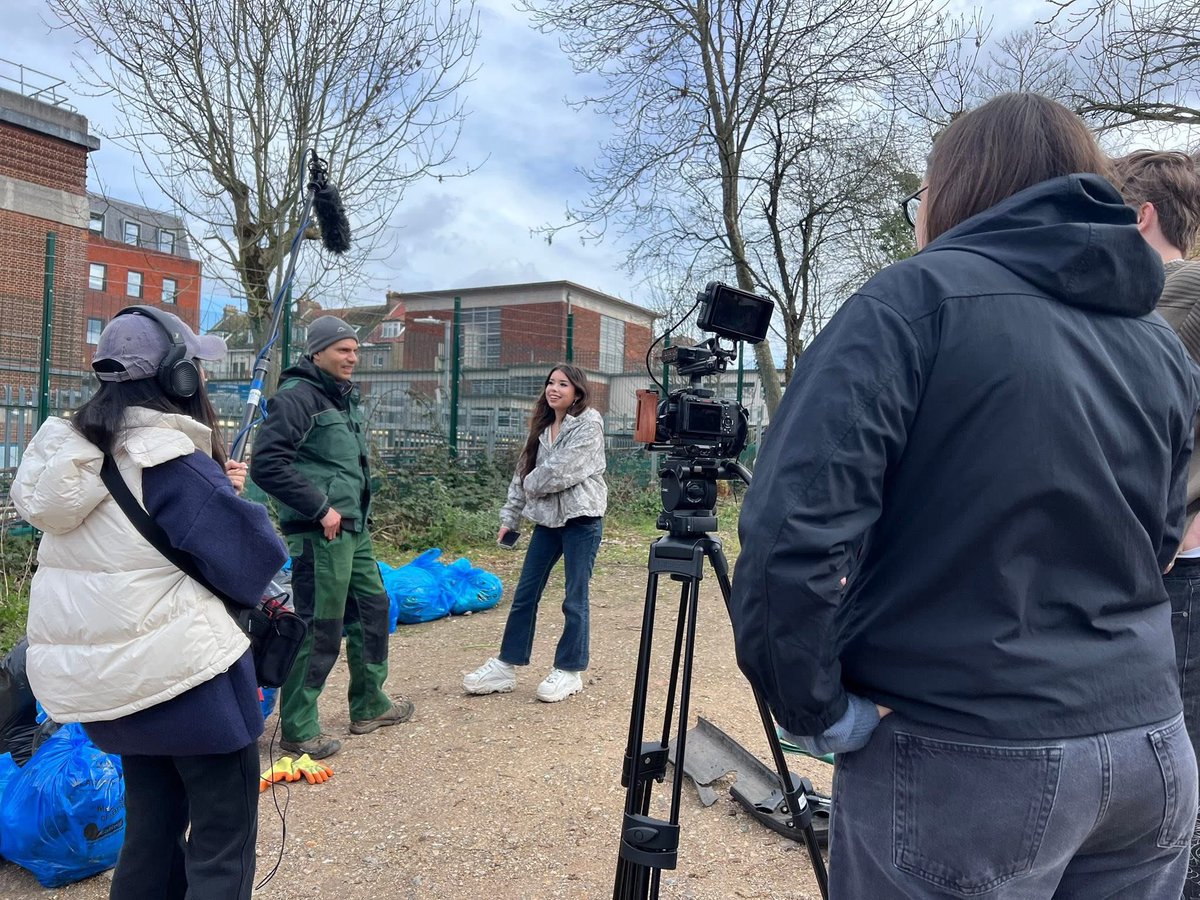 LAGER Can tweet media