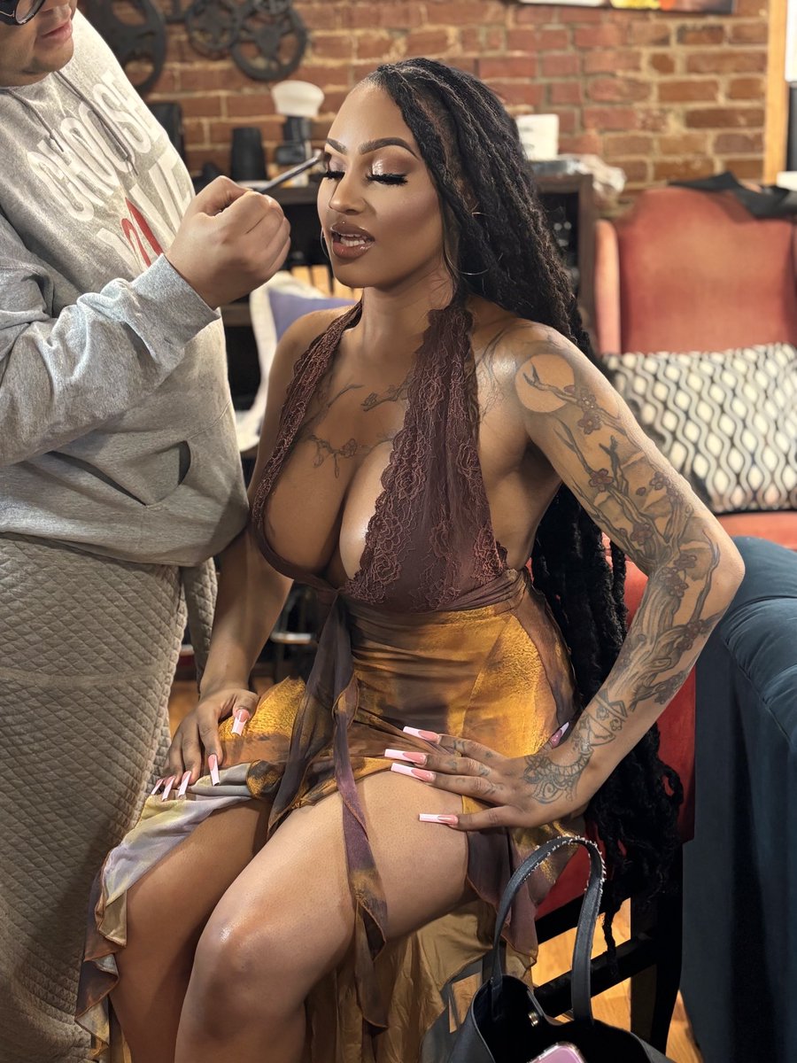 BARBIECURVES tweet media