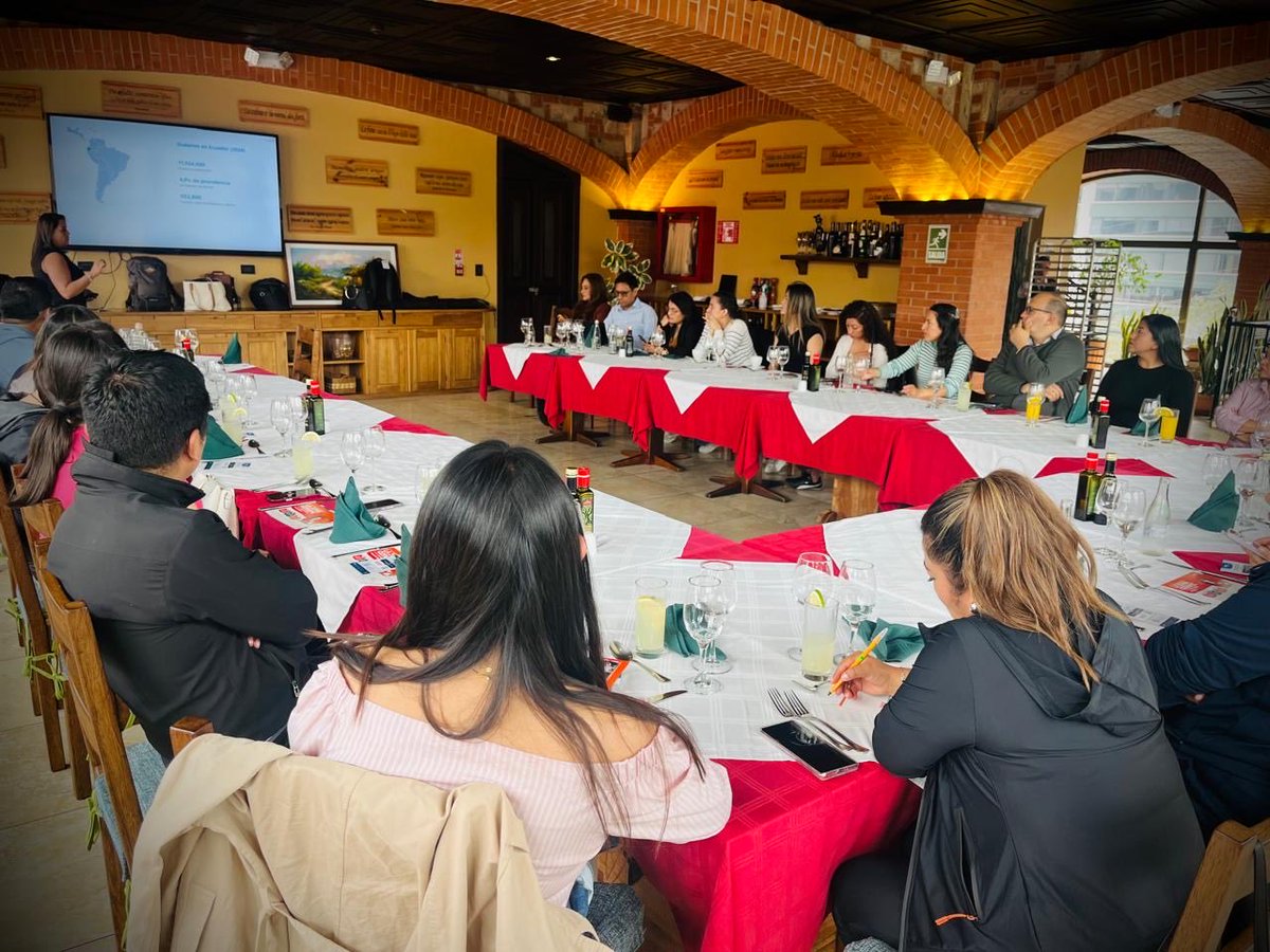 wdanielmh's tweet photo. Sábado de ciencia… Almuerzo con evidencia con los estudiantes de la Maestría en Diabetes y Obesidad que tengo el gusto de dirigir https://t.co/kMvDxb3wFT